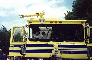 chad_980601_sikorsky_crash_truck null